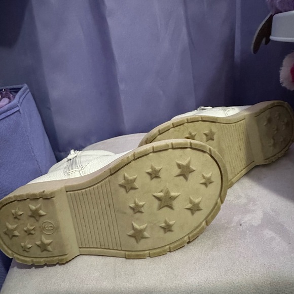 White toddler boot - Picture 3 of 3
